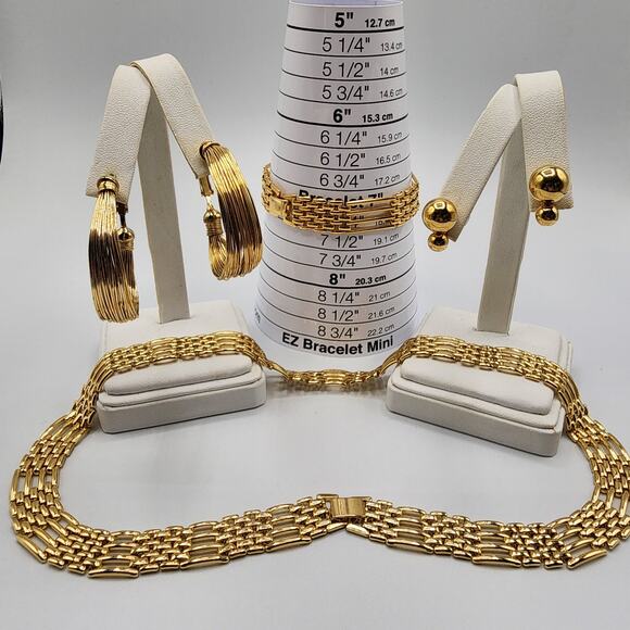 1980s Corporatecore Gold Set – Necklace, Bracelet, 2 Earrings | Office Capsule - Picture 5 of 6